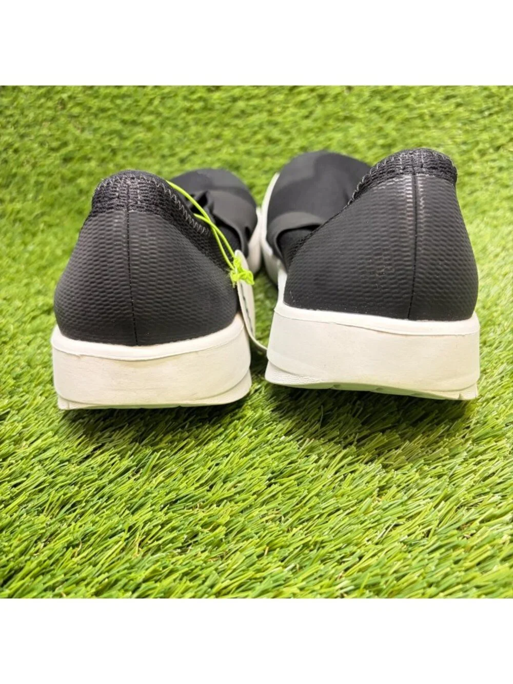OOFOS OOmg Low Mens Size 11 Black White Casual Walking Slip On Recovery Shoes